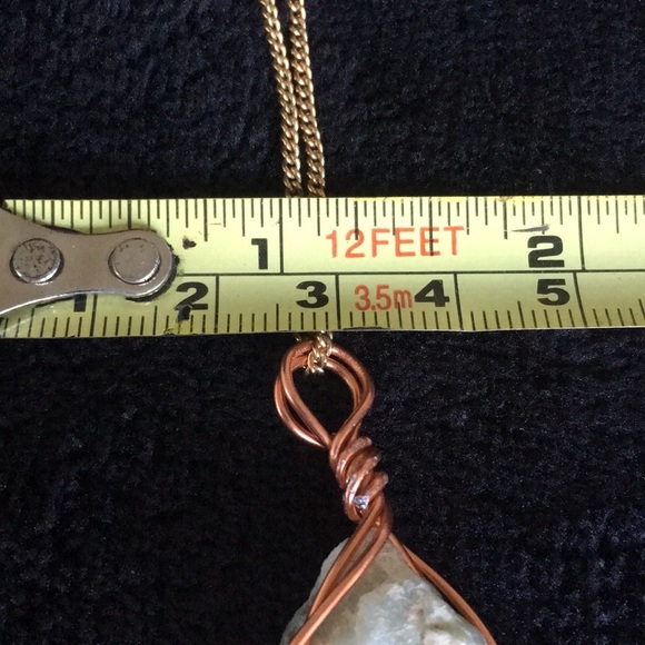 Wire Wrapped Green Stone on a Vintage Gold Tone Chain Necklace - Picture 12 of 13